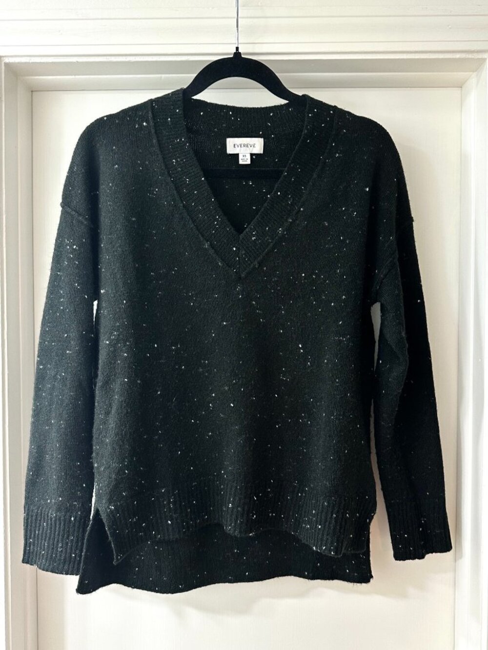 Evereve Black & White Speckled V Neck Drop Shoulder Sweater, Size Extra Small